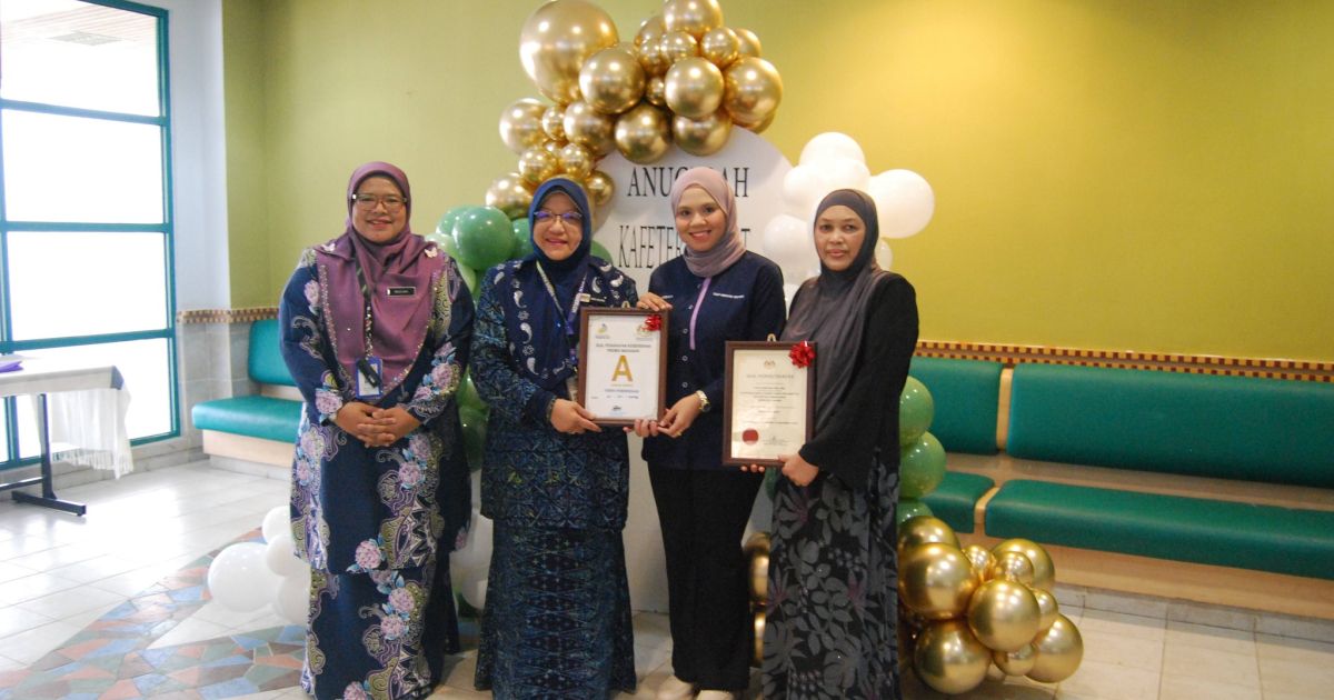 Majlis Penyampaian Sijil Pengiktirafan Sebagai Kafeteria Sihat Dan Sijil Penarafan Kebersihan Premis Makanan “A” Sangat Bersih